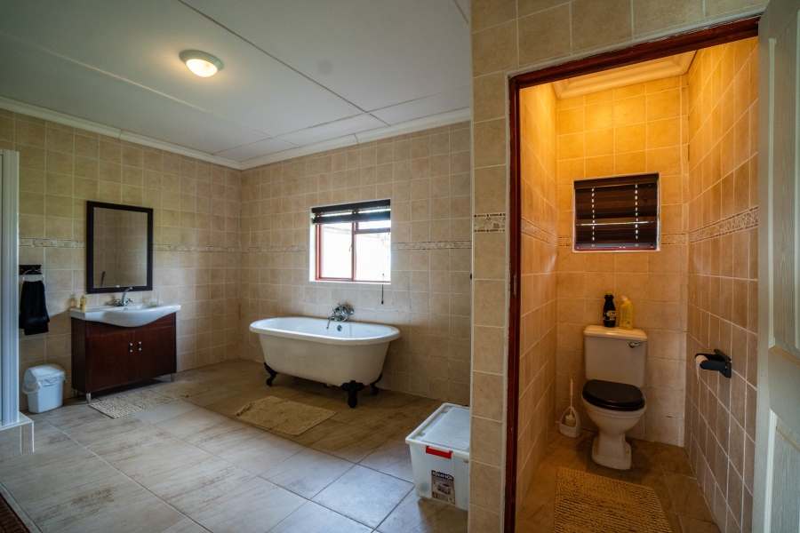 5 Bedroom Property for Sale in Grahamstown Rural Eastern Cape